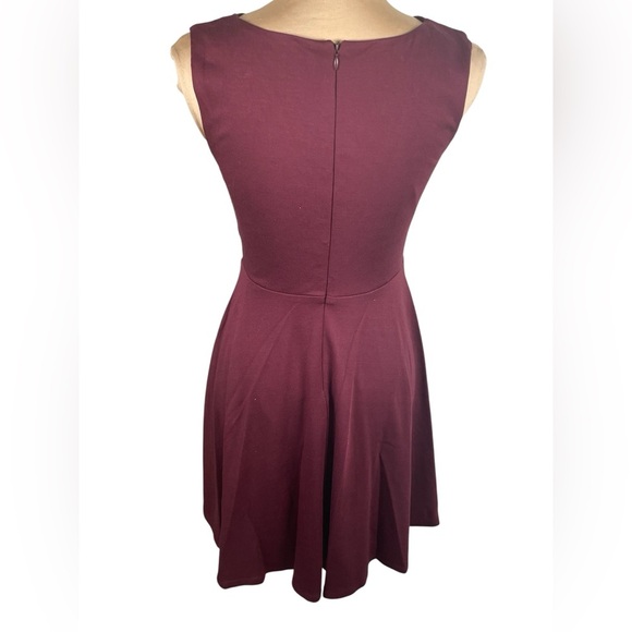 Altar'd State maroon Mini Skater Sleeveless Dress with Scallop V-Neck Small - Picture 2 of 6